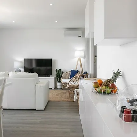 Apartment & Supertubos House *