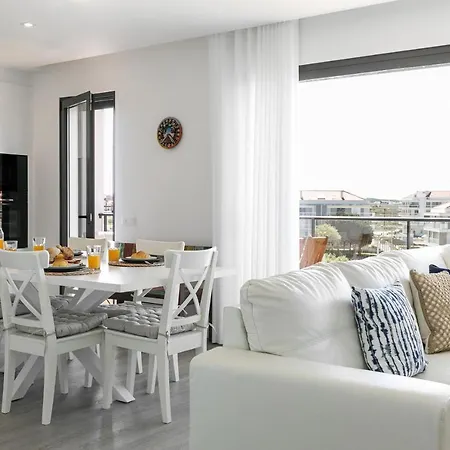 Apartment & Supertubos House *