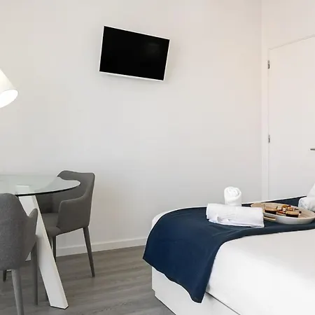 & Supertubos House Consolação